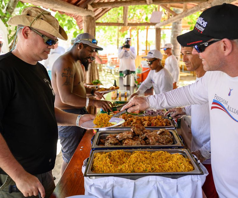 Costa-cat-lunch-time-isla-tortuga
