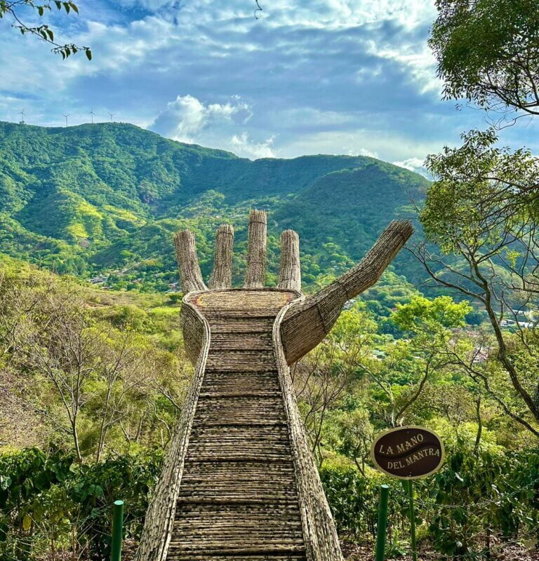 La Chimba mantra-trail-mano-2-768x1024